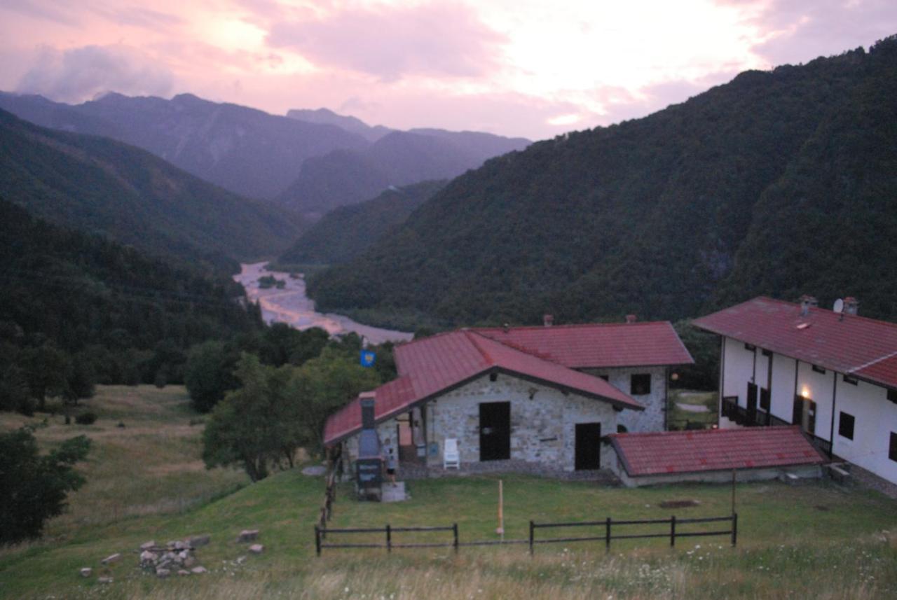 Rifugio Malga Grasia Caprizi Eksteriør billede